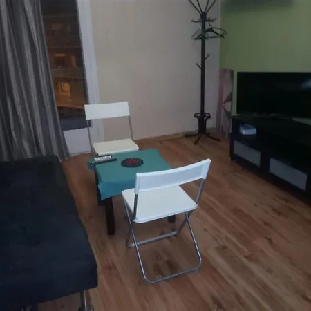 2 Bedroom Center-